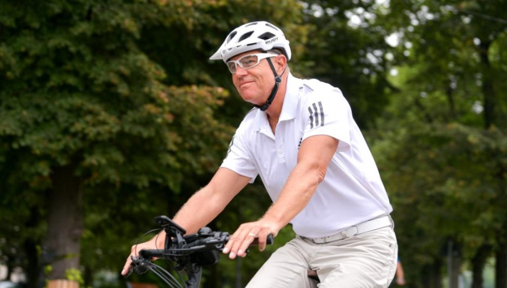 Câți lei costă bicicleta și ținuta pe care a purtat-o astăzi Președintele României, Klaus Iohannis